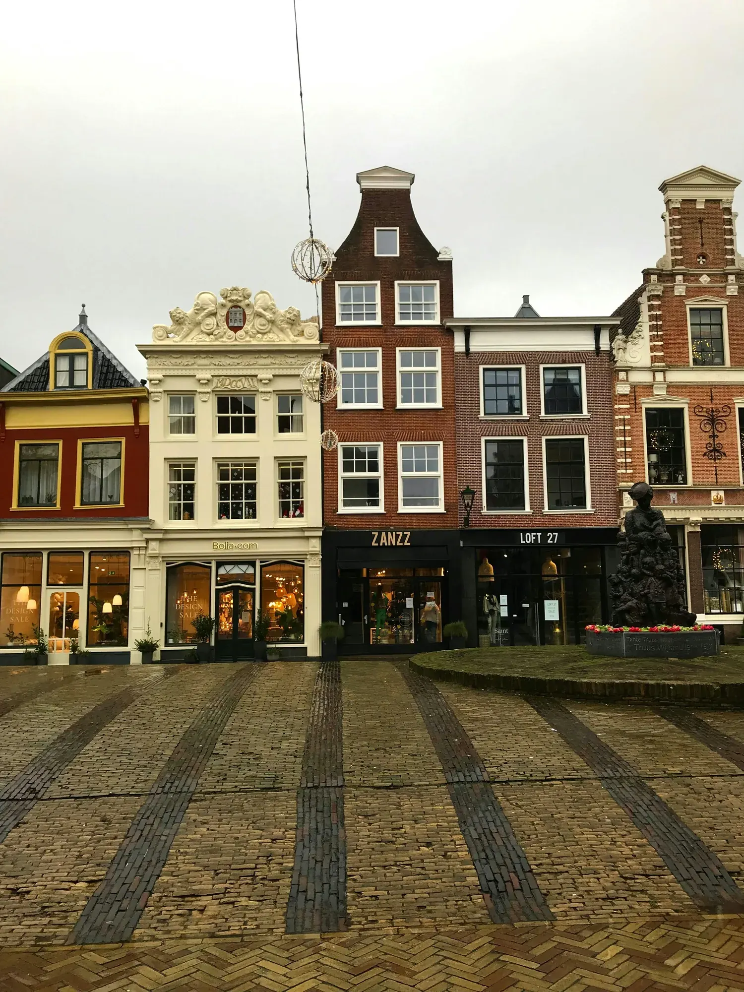 The Truus Wijsmuller monument on the Gewelfde Stenenbrug in Alkmaar
