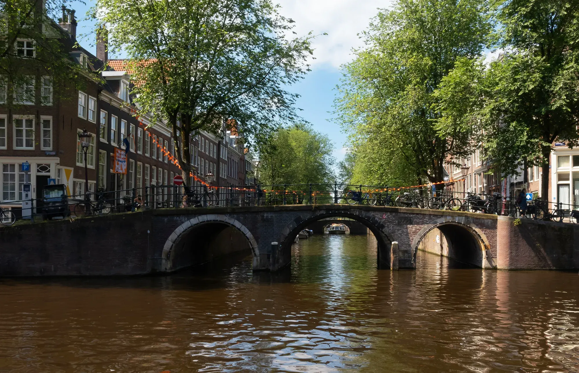 The narrow bridge where the Herengracht meets the Leidsegracht in Amsterdam