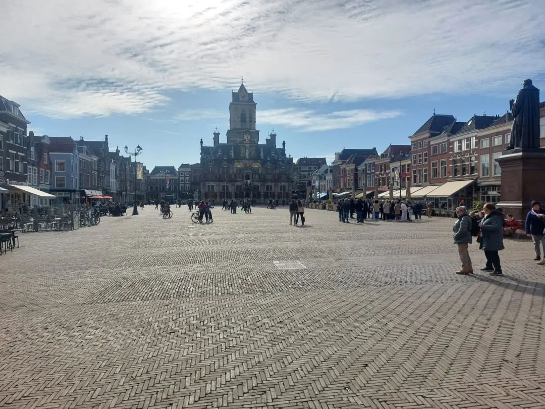 A wide view of the Markt square with the Stadhuis, Delft