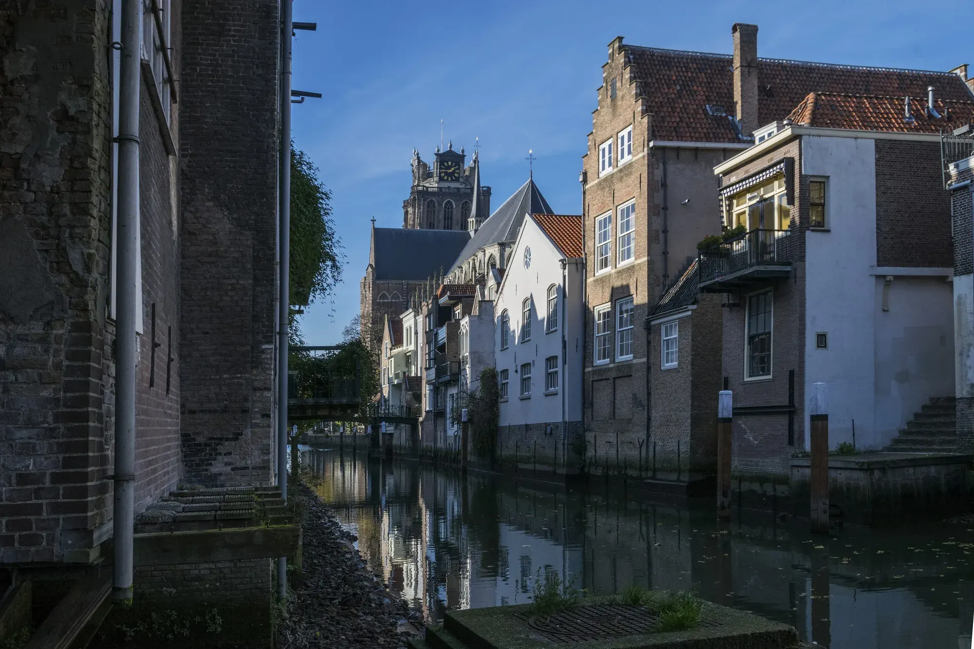 The Voorstraathaven in Dordrecht in low backlight, looking towards the Grote Kerk