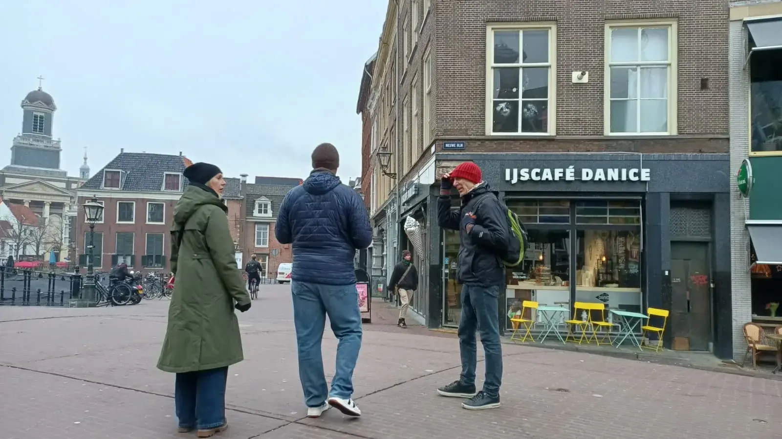 A guide and guests on the Nieuwe Rijn, Leiden