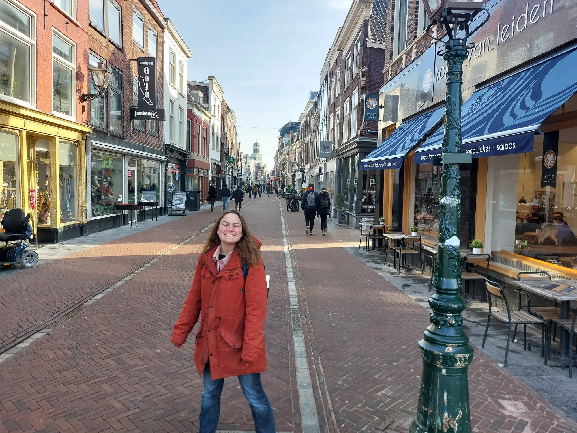 A guide on Haarlemmerstraat, Leiden's main shopping street