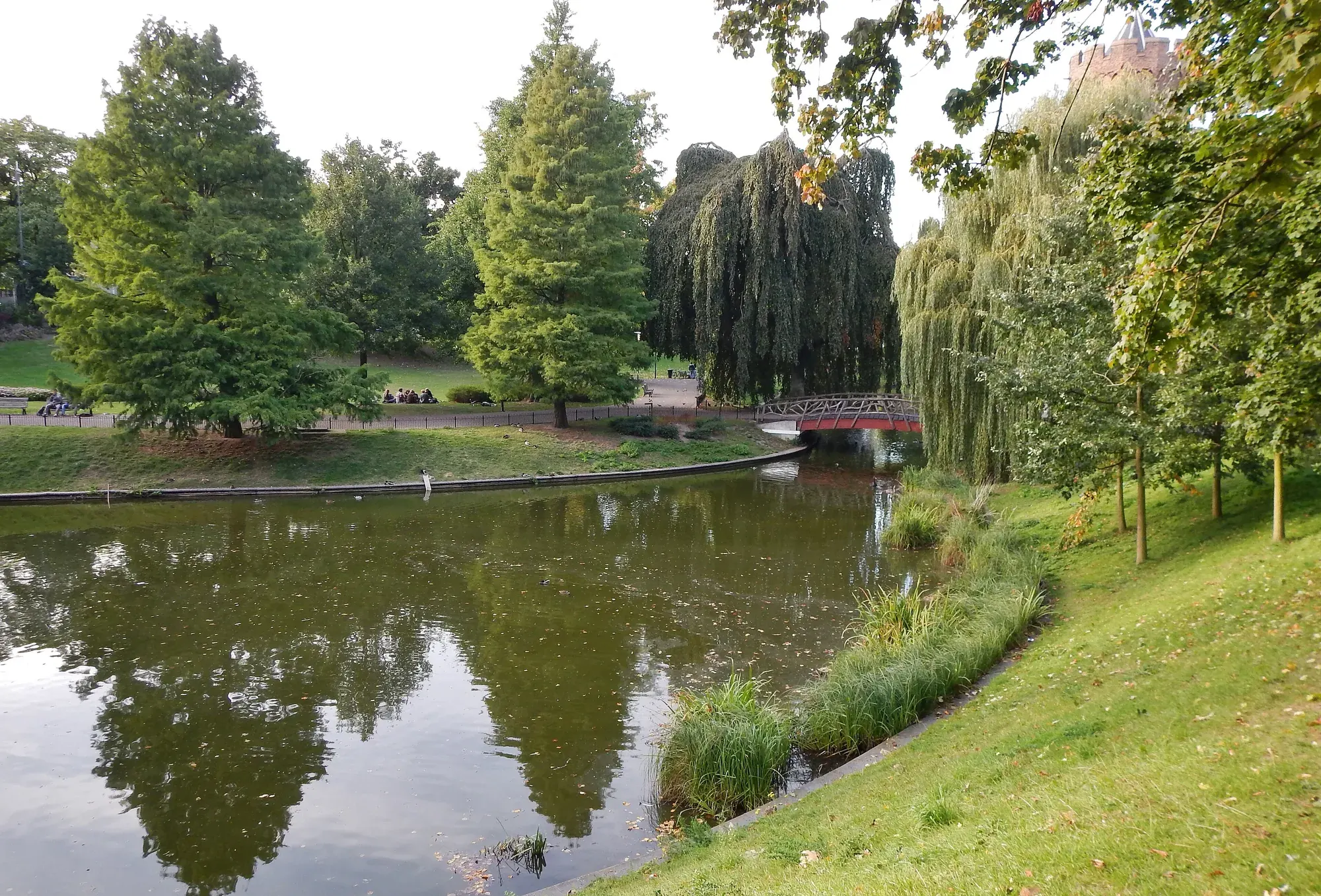 The pond and willow trees in the Kronenburgerpark in Nijmegen