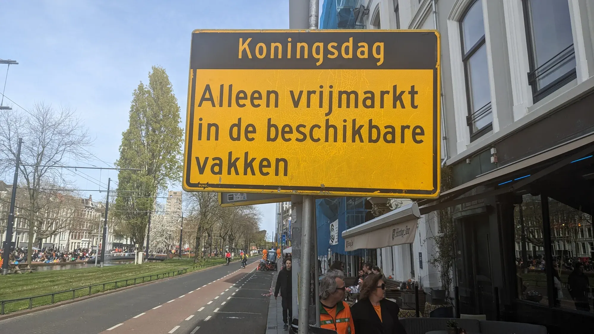 A King's Day sign saying the free market is only allowed in the marked spots