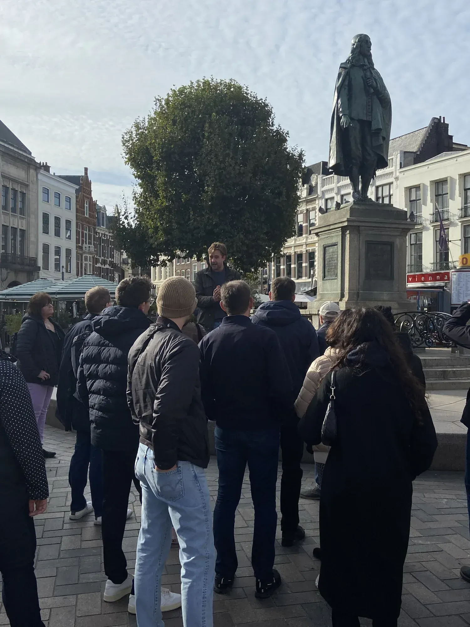A guide and group at the Johan de Witt statue on the Plaats, The Hague