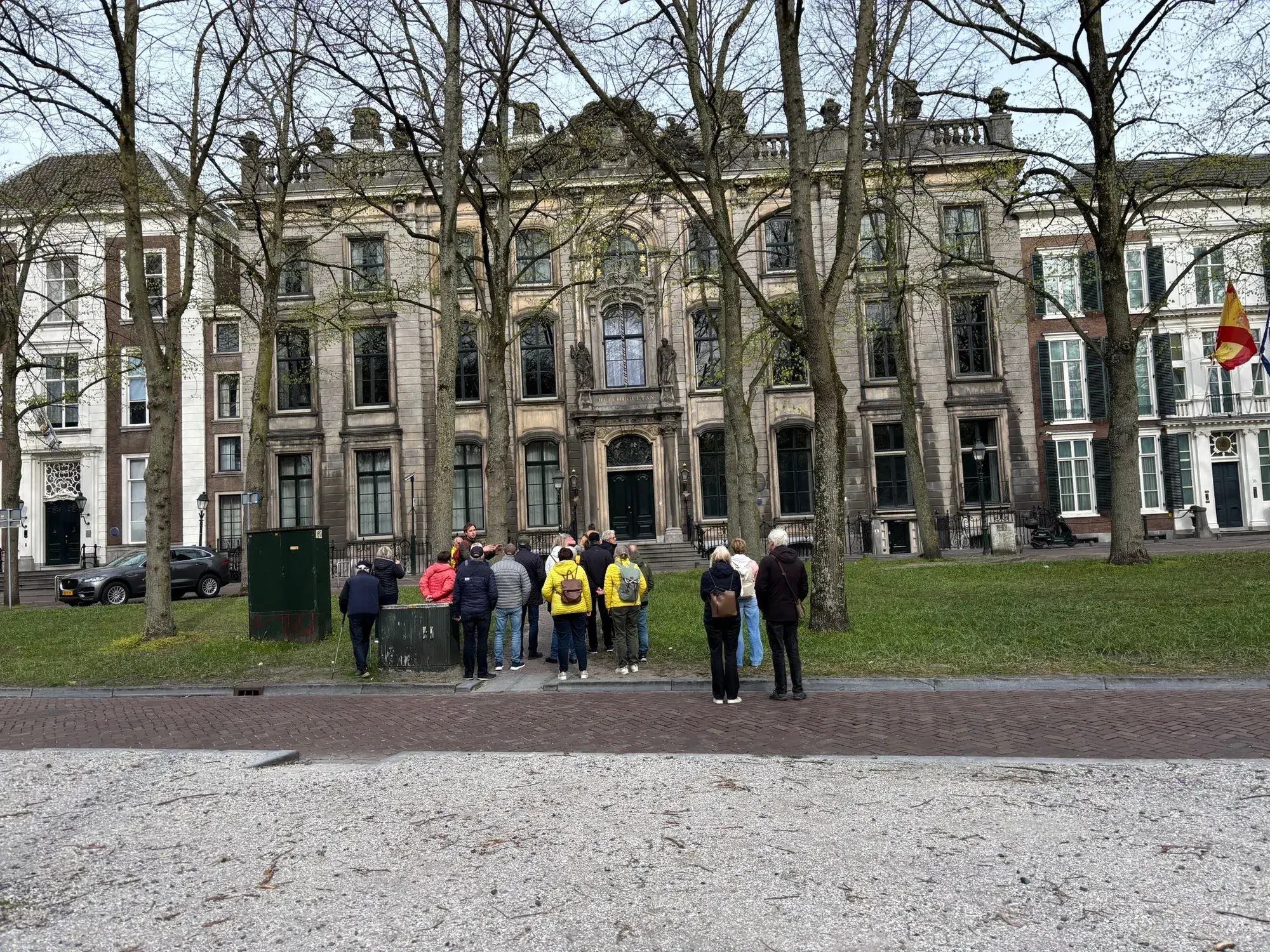 A tour group in front of Huis Huguetan on the Lange Voorhout, The Hague